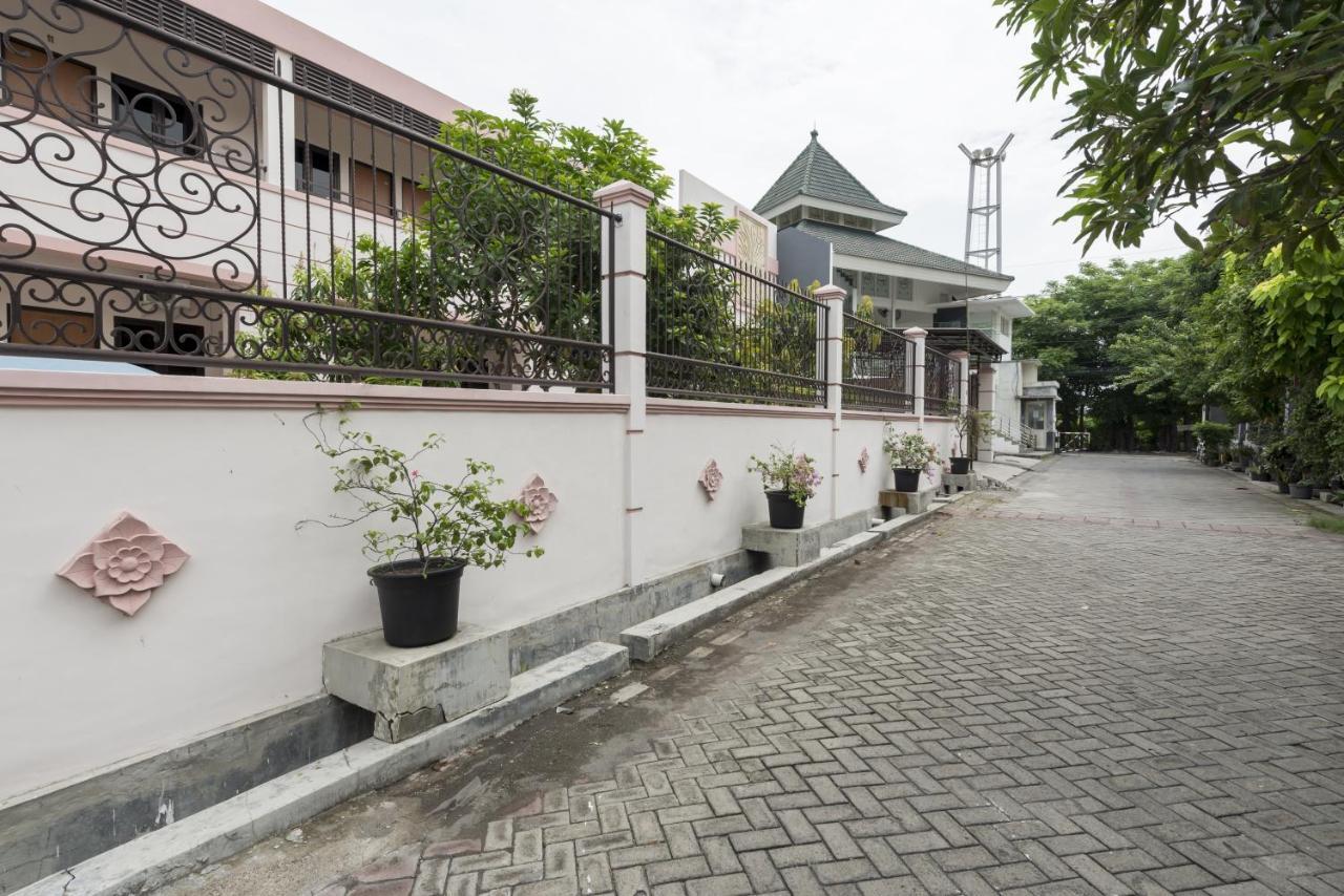Koolkost Syariah Near Upn Veteran Hotel Medokanayu Ngoại thất bức ảnh
